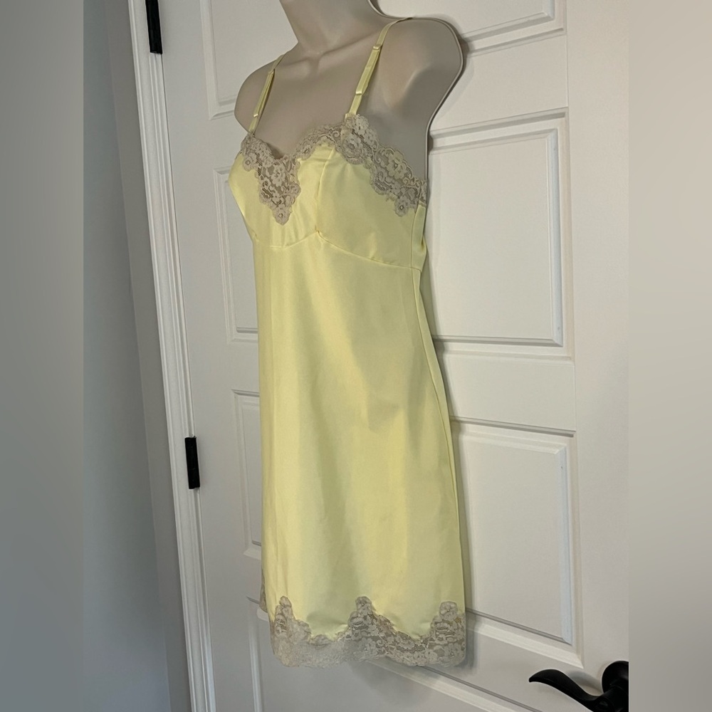 Vintage Pale Yellow Slip with Beige Lace Trim - Picture 5 of 13